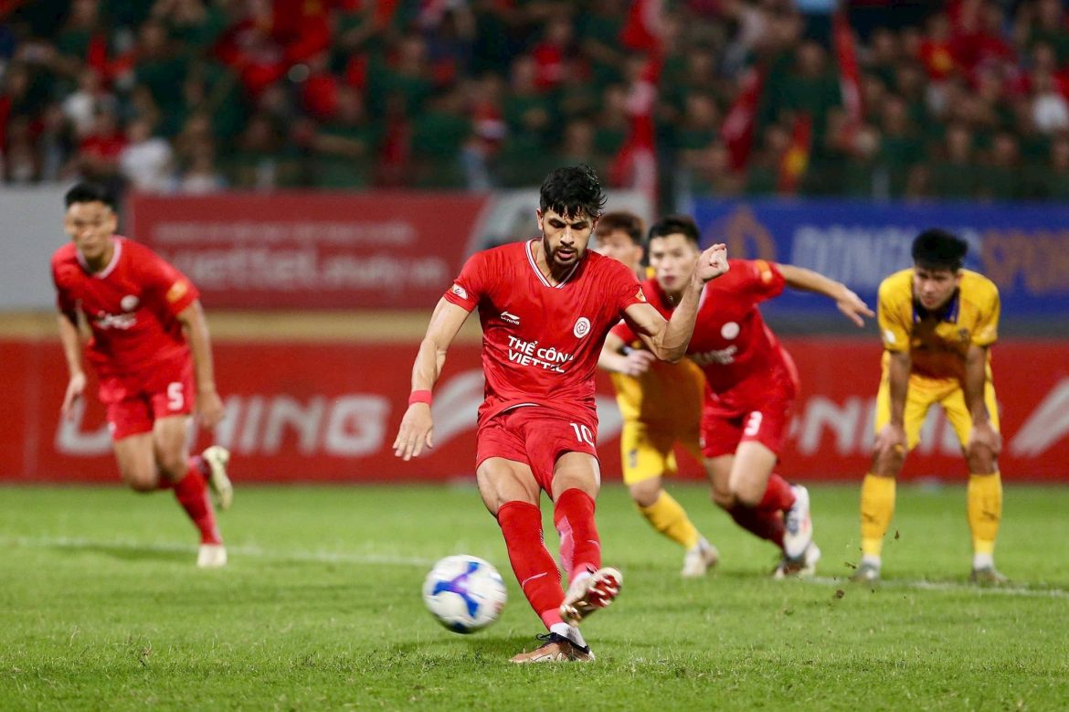 Sông Lam Nghệ An phản ứng mạnh mẽ sau quyết định gây tranh cãi ở trận gặp Viettel