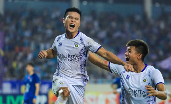 Sự thán phục dành cho “cầu thủ triệu đô” tại V-League