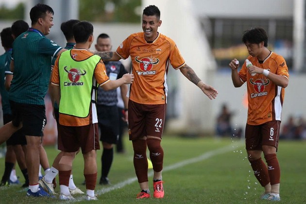 Tân binh Brazil bùng nổ, sao trẻ 16 tuổi ghi bàn; HAGL đè bẹp Quảng Nam