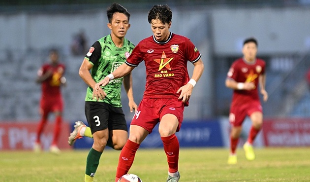 Thắng TP.HCM, Hà Tĩnh tạm thời vượt mặt CAHN