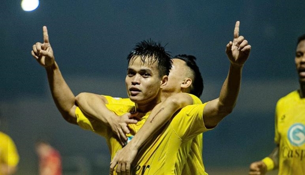 Thanh Hóa “sa lầy” trước Hà Tĩnh, tạm chiếm ngôi đầu