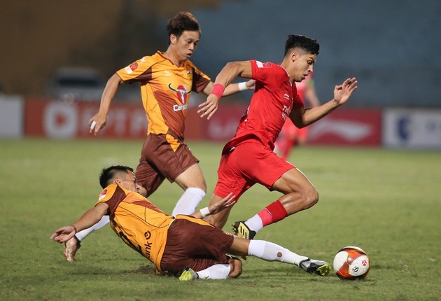 Thủ môn Bùi Tiến Dũng hóa ‘người nhện’, HAGL đánh bại Thể Công Viettel