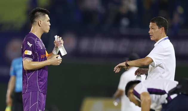 Tiến Linh quyết tâm thi đấu, HLV Anh Đức tôn trọng tinh thần của học trò