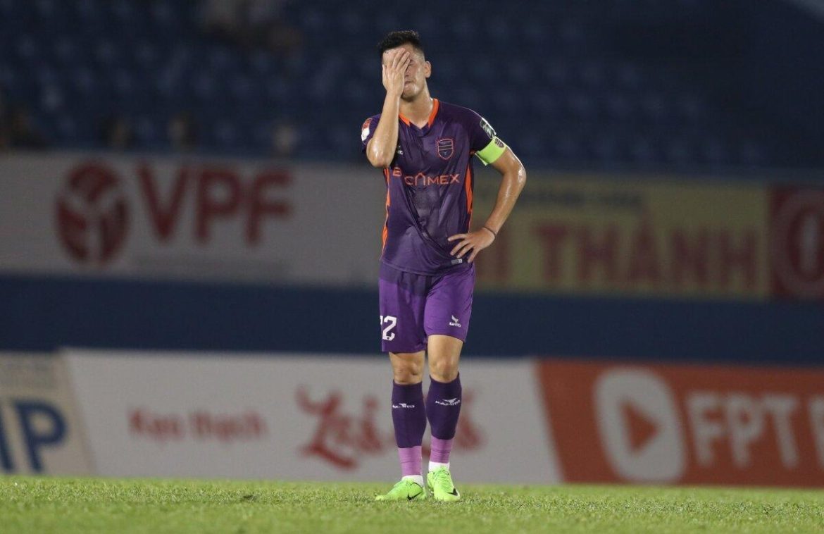 Tiến Linh tịt ngòi, Bình Dương chia điểm trước Quảng Nam