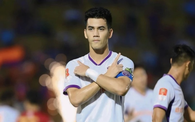 Tiến Linh vượt Xuân Son