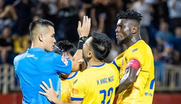 Tình huống tranh cãi khi không có VAR trận SLNA 2-1 Nam Định