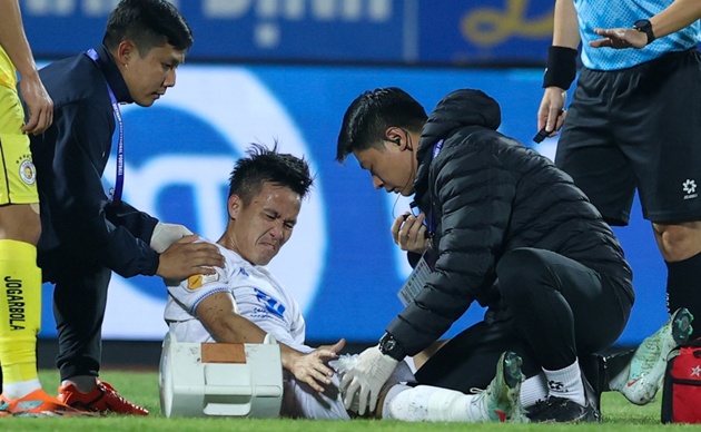 Tô Văn Vũ nghỉ hết mùa giải 2024/25 sau ca phẫu thuật dây chằng