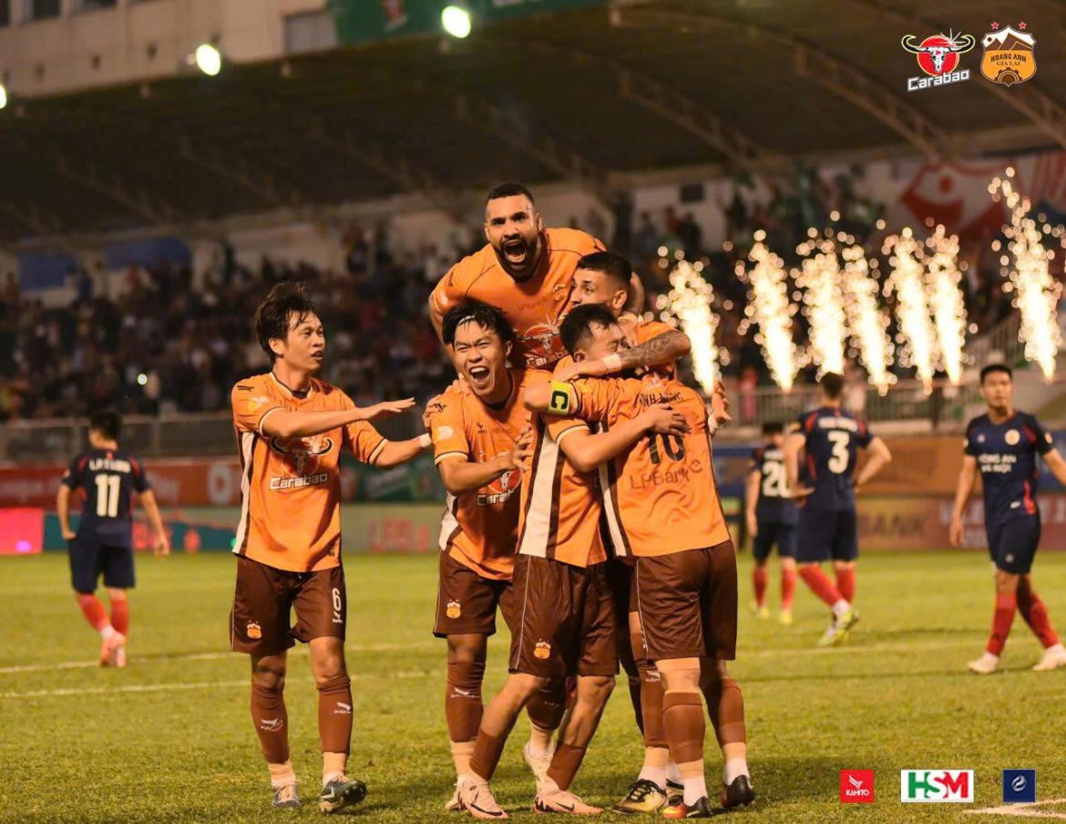 Trận HAGL vs CAHN phơi bày thực trạng đáng buồn tại V-League