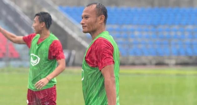 Trọng Hoàng tự hào sau trận hòa đầy quả cảm với SLNA