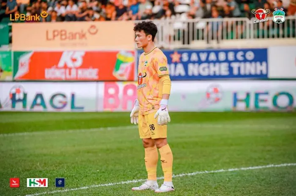 Trụ hạng, HAGL ra quyết định với Bùi Tiến Dũng