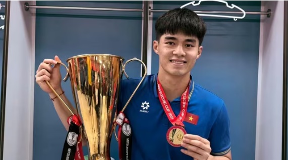 Trung Kiên sang Thái Lan hội quân cùng HAGL sau chức vô địch với U23 Việt Nam