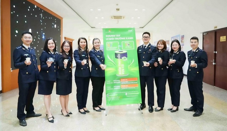 Tuổi trẻ Hải quan hưởng ứng phong trào sống xanh ‘“Thu pin cũ, đổi cây xanh’