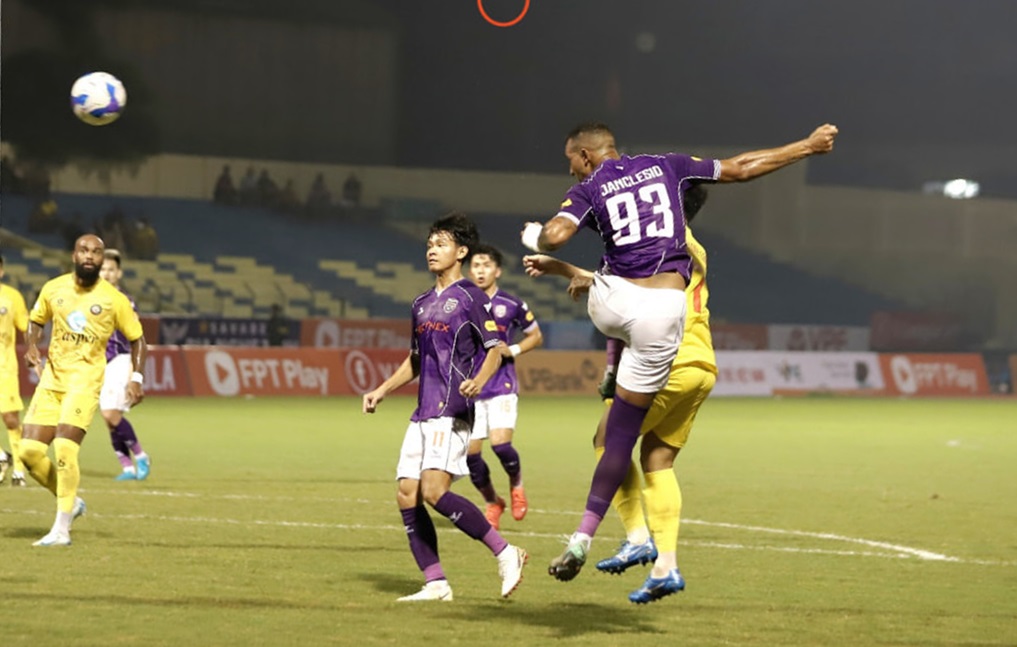 V-League 2024/25 vừa khởi tranh, đã có sự cố đầu tiên