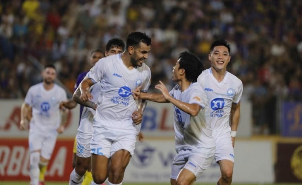 V-League phân cực rõ rệt: Nam Định bứt phá, Đà Nẵng hụt hơi