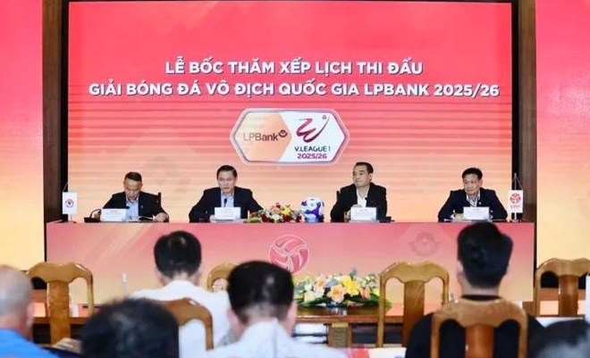 V-League thêm VAR, ông Trần Anh Tú muốn trọng tài bớt sai sót