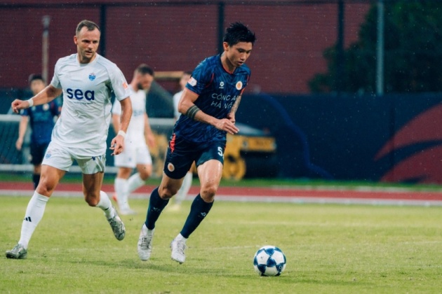 Văn Hậu đá chính, đeo băng đội trưởng ở trận giao hữu của CAHN