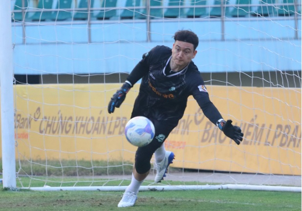 Văn Lâm phản xạ xuất thần, Ninh Bình giành trọn 3 điểm