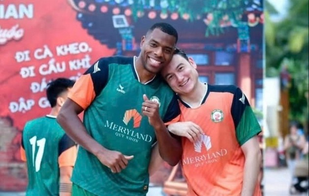 Văn Lâm “quay xe” với giải Hạng Nhất?