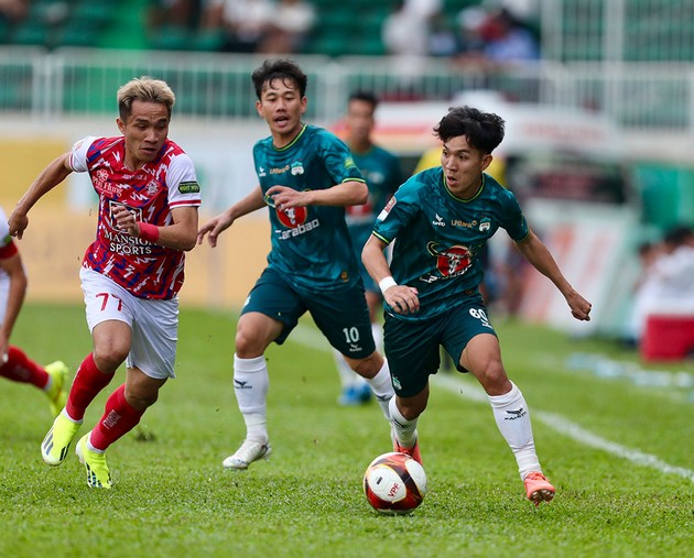 Vòng 13 V-League: HAGL thăng hoa; CAHN gục ngã