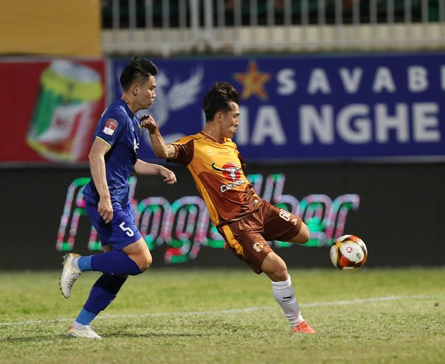 Vòng 17 V-League: HAGL thăng hoa; Nhà vua mới lộ diện