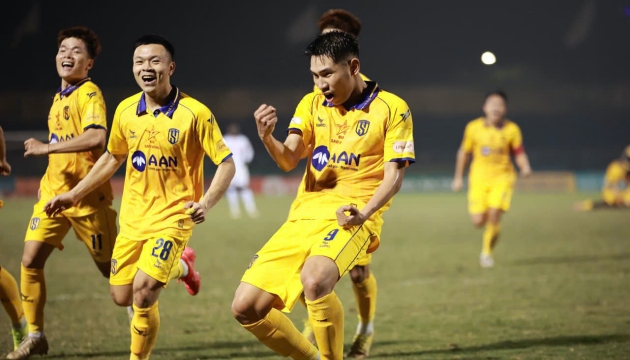 Xuân Tiến tỏa sáng, SLNA thắng tối thiểu trước Hải Phòng