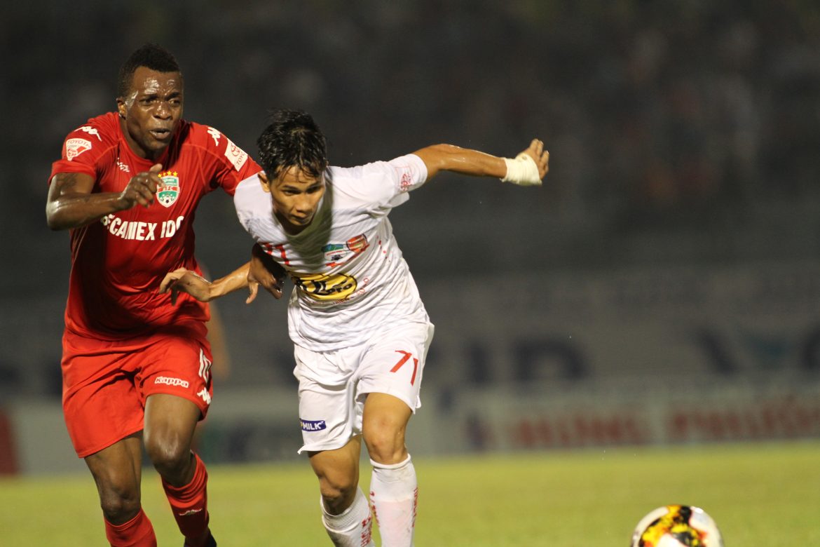 18h00 ngày 2/4, Becamex Bình Dương vs TP.HCM: Lo cho chủ nhà