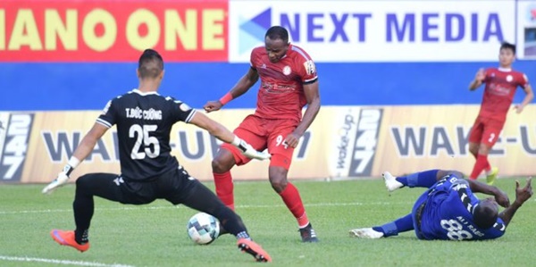 5 điểm nhấn V-League 2019: TP.HCM chiếm đỉnh bảng; các hậu vệ sắm vai tiền đạo