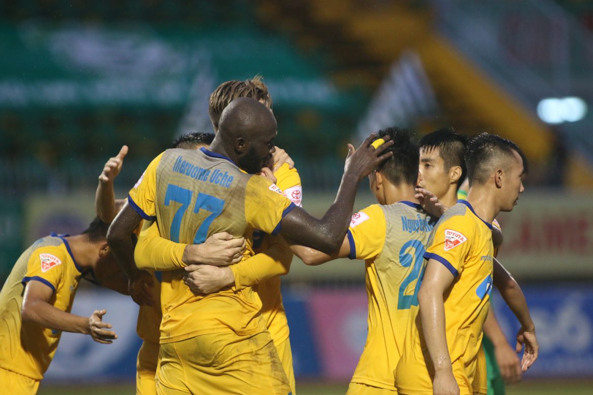 5 điểm nhấn vòng 20 V-League: Huỳnh Đức nổi cáu, HAGL lại thua đau ở phố biển