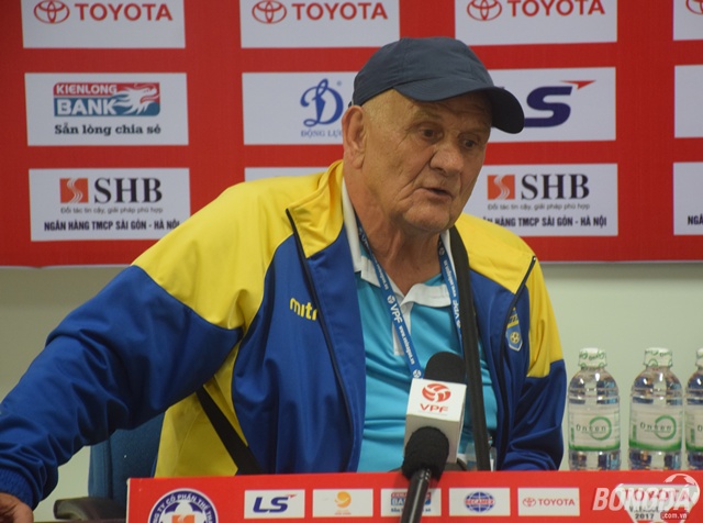 5 HLV gây ấn tượng ở lượt đi V-League 2017