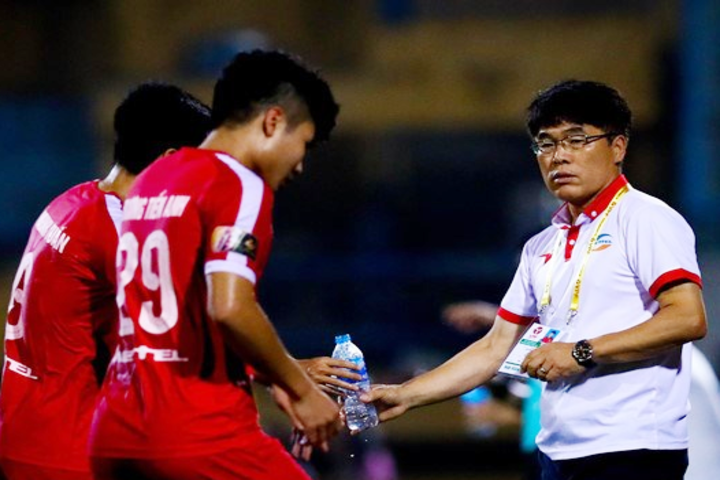 5 HLV rời ghế nóng: Sự khốc liệt và tàn nhẫn của V-League