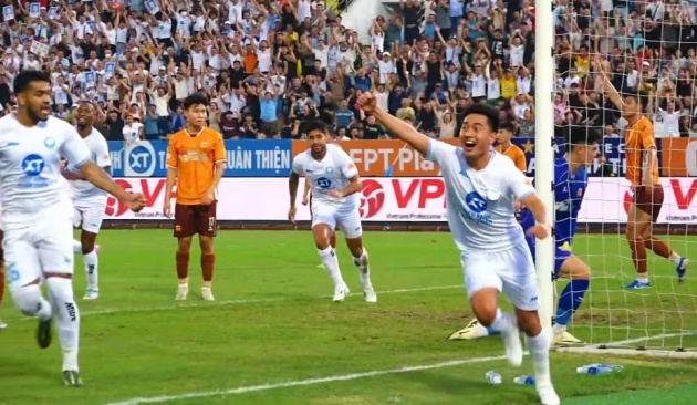 AFC ngả mũ trước Nam Định sau màn vùi dập HAGL 6-1