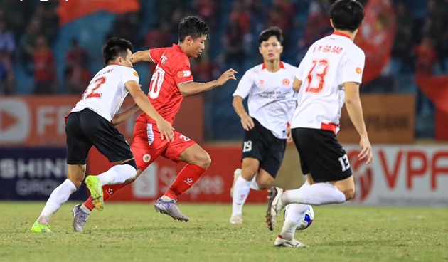 Alan tỏa sáng, CAHN thắng CA TP.HCM trong thế thiếu người