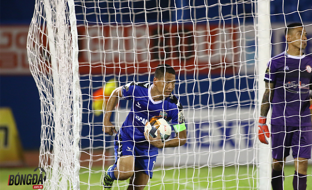 Anh Đức lập cú đúp, Bình Dương vẫn thua đau trên sân nhà