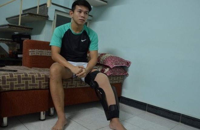 Anh Khoa giải nghệ và nỗi hổ thẹn của bóng đá bạo lực