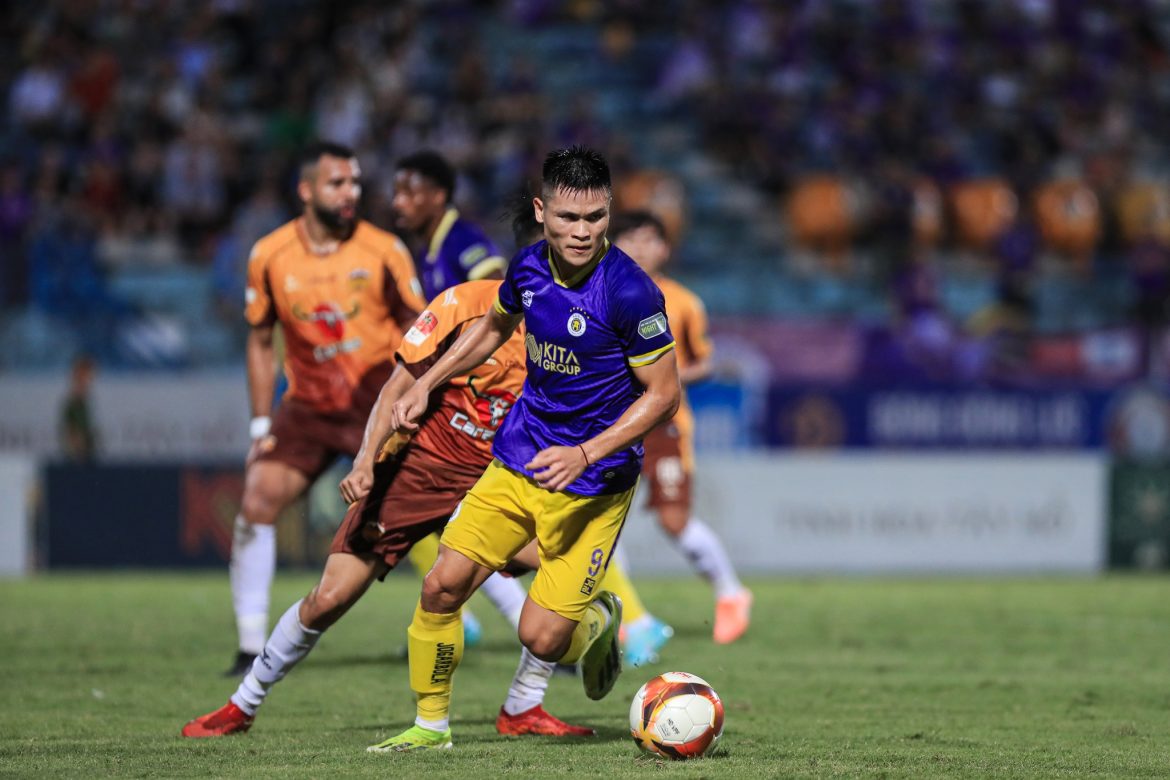 Bầm dập vì HAGL, sao Hà Nội FC tiết lộ tình trạng chấn thương