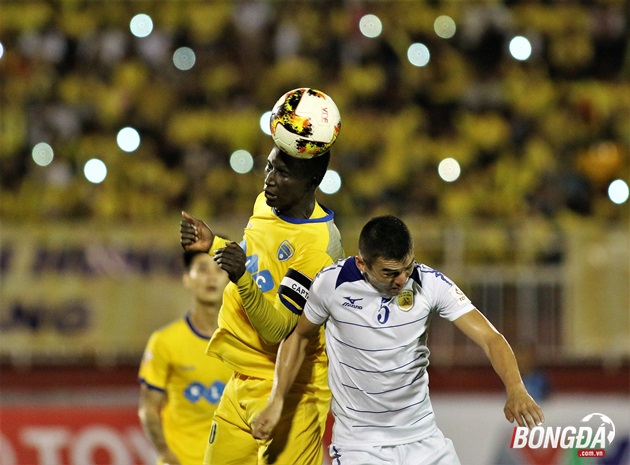 Bắn kém, FLC Thanh Hóa cưa điểm với TP.HCM