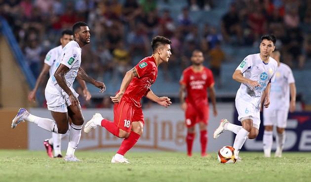 Báo động đỏ cho Quang Hải