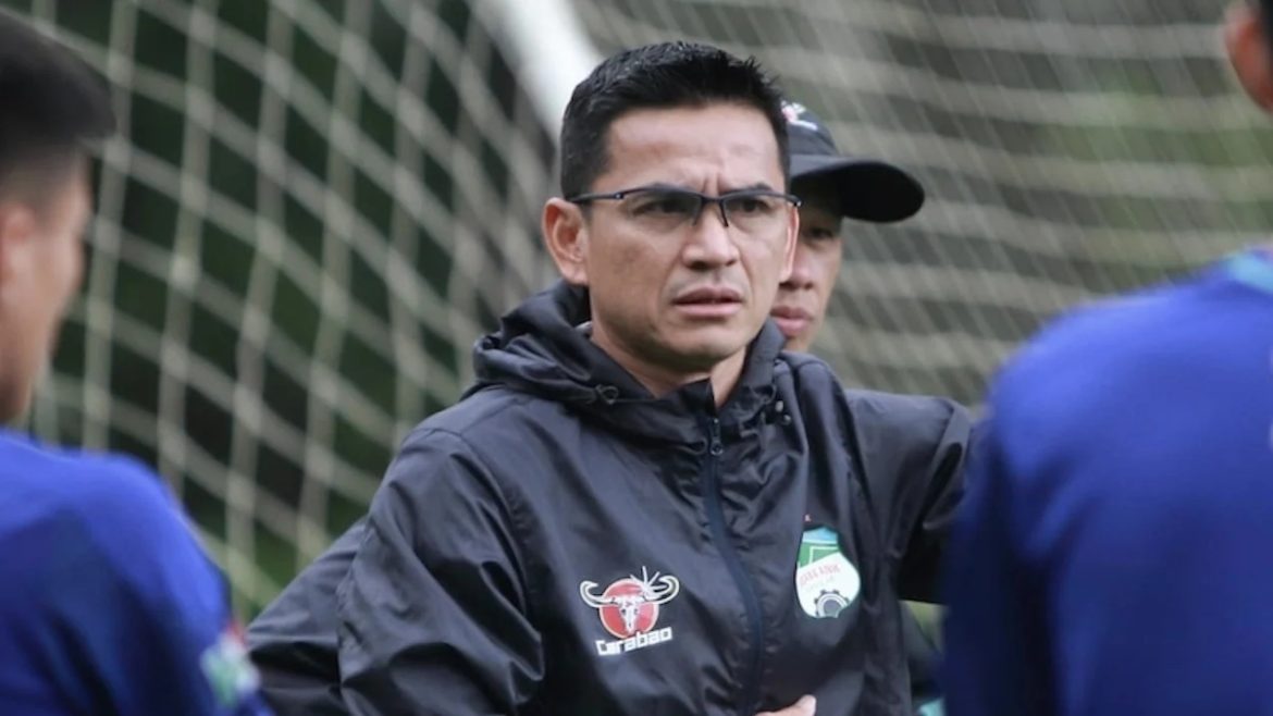 Báo Thái lo HLV Kiatisuk Senamuang bị sa thải