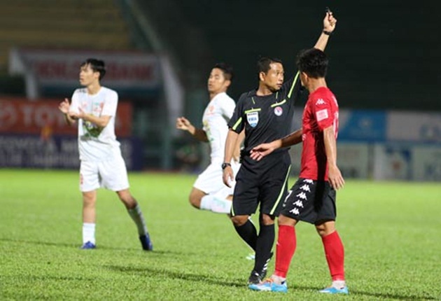 Bất lực với trọng tài: “Vua” cũng sợ bị trù dập