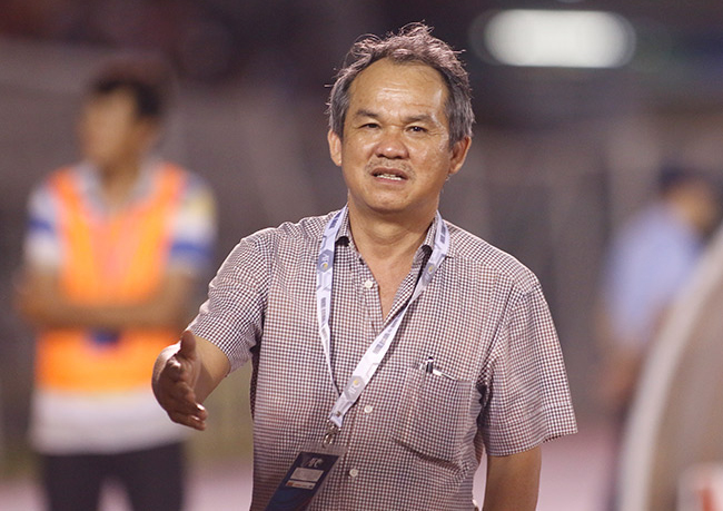 Bầu Đức: Bây giờ lo mạng sống trước, đừng nghĩ gì về bóng đá nữa