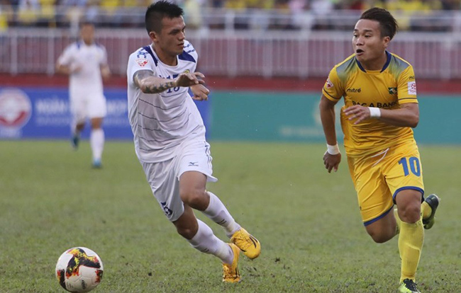 Bầu Đức, Công Vinh lại “chơi bạo”: Chưa trụ hạng, cứ ầm ĩ mơ sang!