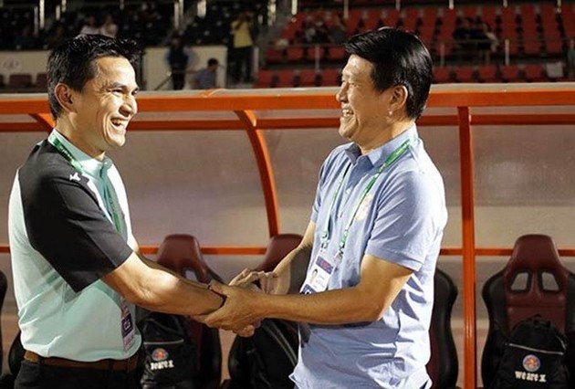 Bầu Đức dọn đường ‘trảm’ Kiatisuk; Văn Toàn nói thẳng suy nghĩ về HAGL