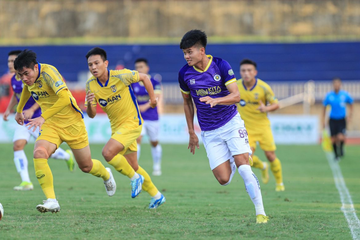 “Bây giờ không thể thay đổi con người được, chúng tôi phải cố gắng”