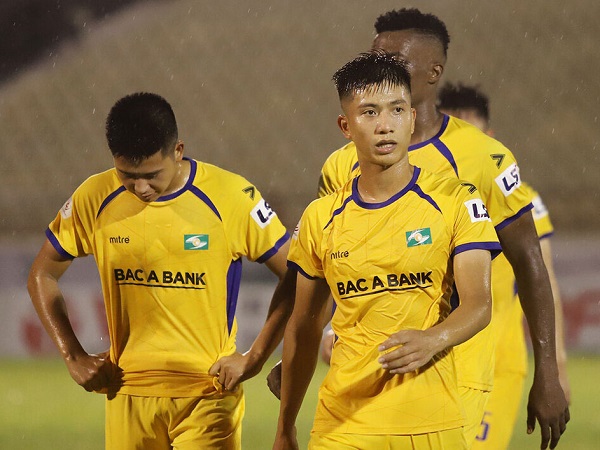 Biến căng tại SLNA: Chủ tịch và HLV trưởng đồng loạt từ chức