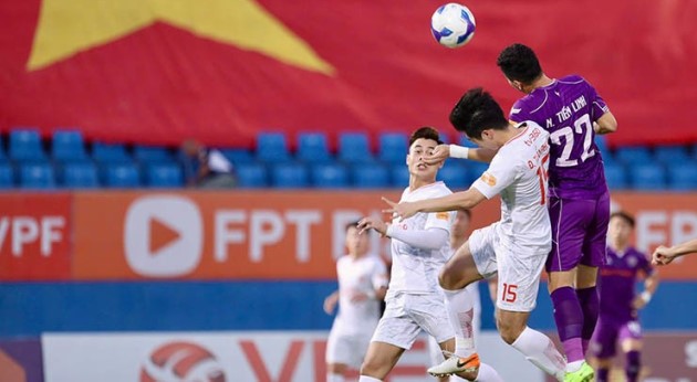 Bình Dương thua đau phút cuối, Thể Công Viettel chiếm ngôi nhì