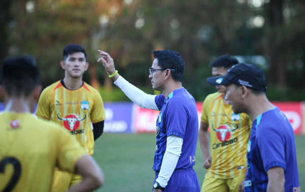 BLV Quang Huy nói thẳng vấn đề của Kiatisuk tại HAGL