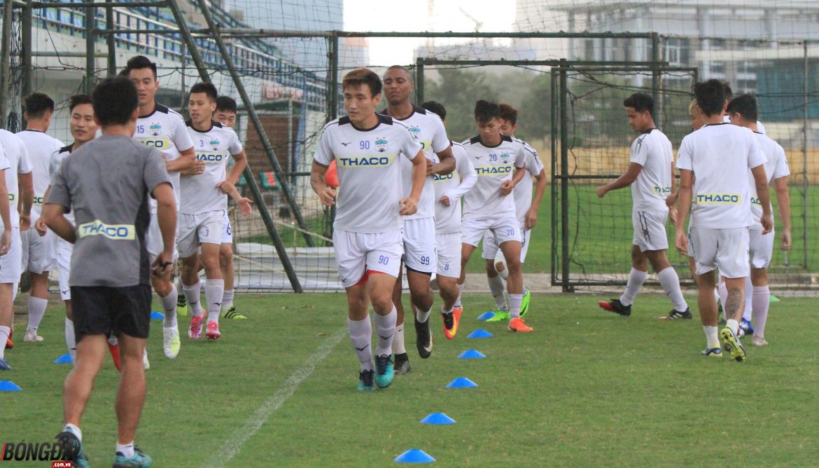 Bỏ ngoài tai lời mời gọi của Thai League, Văn Thanh vẫn “tươi như hoa” cùng đồng đội