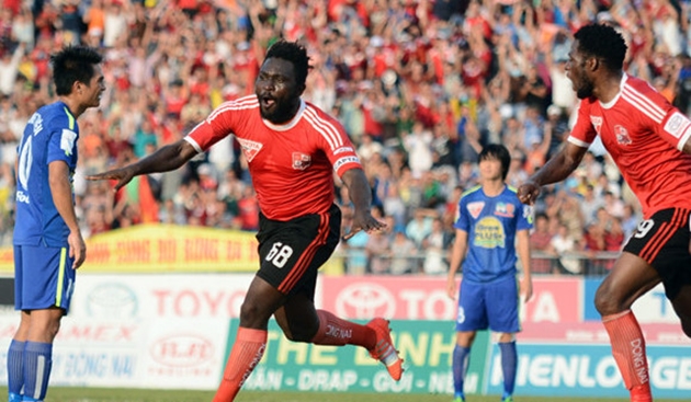 Bóng tối sau hào quang của cầu thủ châu Phi tại Việt Nam