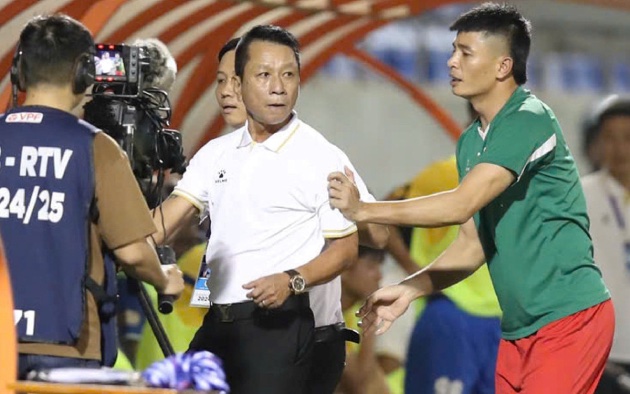Bức xúc tột độ: Quảng Nam thua thiệt vì trọng tài, HLV đòi bỏ trận đấu tại V.League