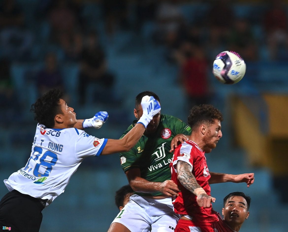 Bùi Tiến Dũng mắc sai lầm khiến đội nhà thua Viettel